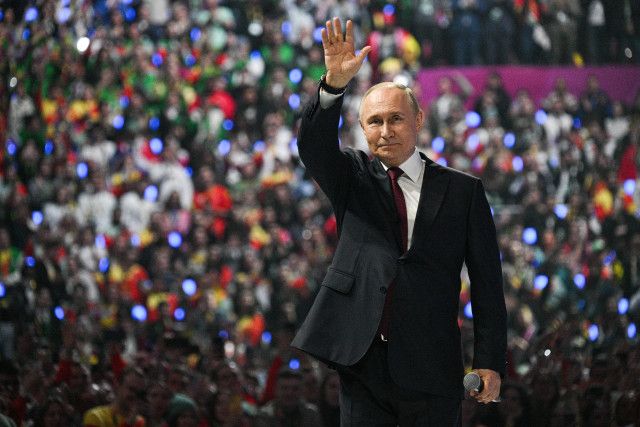 プーチン氏、若者に公正さ要求　「未来はあなた方が決める」