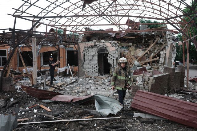 ウクライナ、東部要衝で戦闘最多　避難活動の警察官死亡