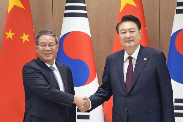 中韓首脳が会談、関係安定化図る　FTAも、外務・国防対話新設へ