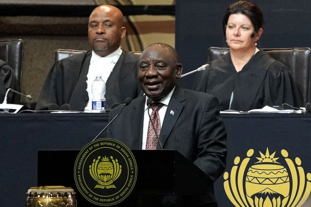 南アフリカ下院、大統領を再選出　白人野党など4党連立