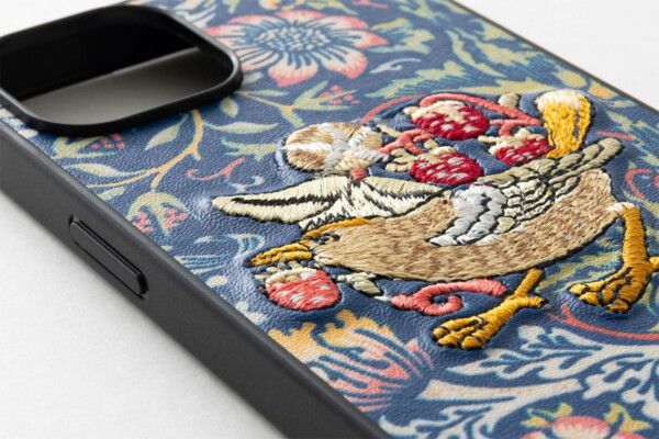 ウィリアム・モリス」立体刺繍のiPhoneケース 代表作「いちご泥棒