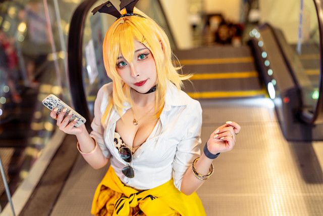 コスプレ】現実離れした美スタイル！ シンガポール美女による『NIKKE