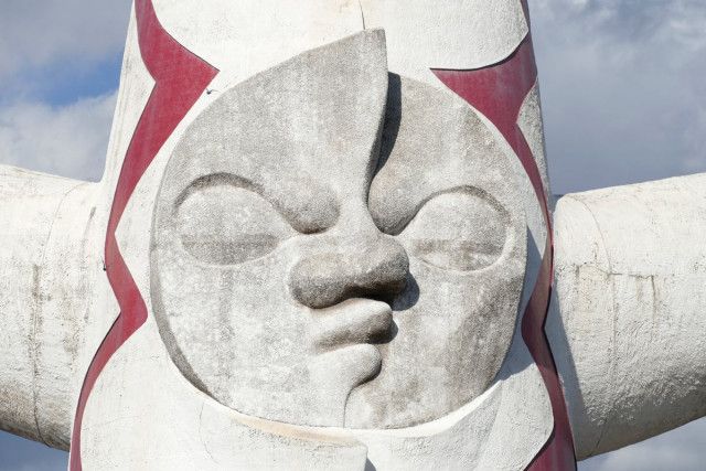 万博 太陽の塔 岡本太郎 オブジェ 美品 台無し - メルカリ