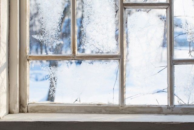 マイナス22℃の朝、北国の窓の芸術的な光景「これはすごい」「自然のアート」