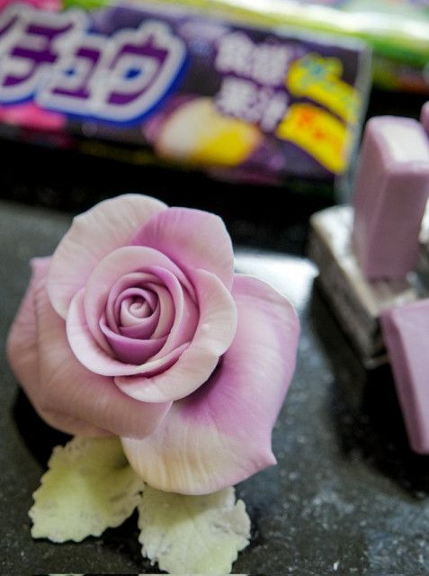 きれいなバラの花！ え、まさかあのお菓子で作ったの？「繊細で本物のよう、ほんと凄い」（まいどなニュース）｜ｄメニューニュース（NTTドコモ）