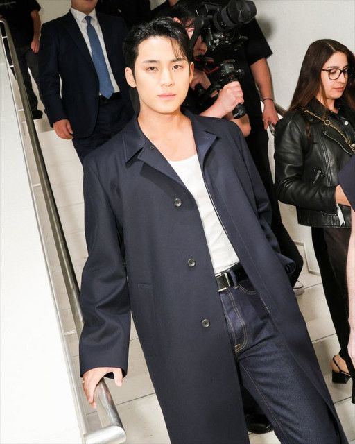 SEVENTEENミンギュ、ブラックスーツで色気漂う パリ「Calvin Klein」イベントに登場