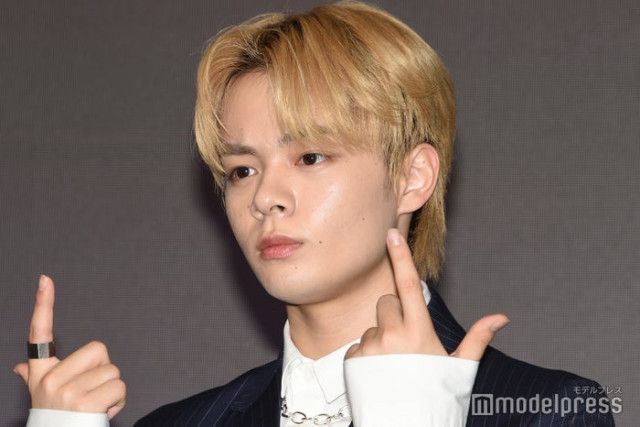 活動終了発表のJO1鶴房汐恩、延期していた“特典会”年内に実施へ 振替