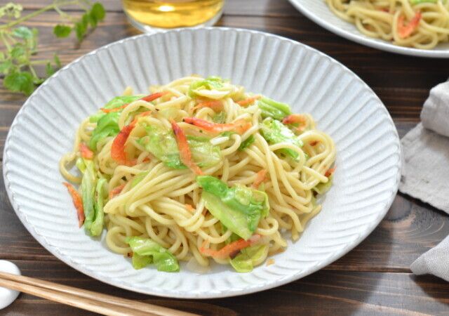 白だしだけで味がきまる♪春キャベツと桜エビの焼きそばレシピ