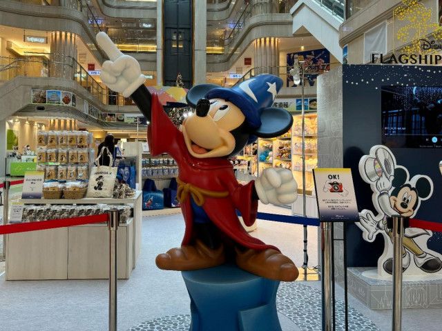 羽田空港にディズニーストアのポップアップ 限定グッズやフォトスポット（みんなの経済新聞ネットワーク）｜ｄメニューニュース（NTTドコモ）