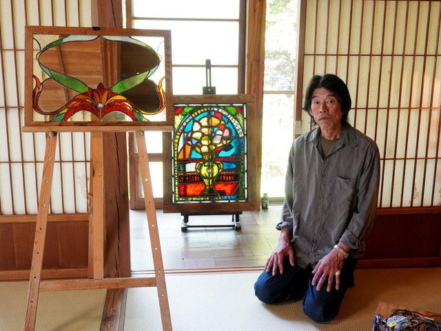松本でステンドグラス工芸家・山口利一さん個展　絵画のようなパネル型作品も