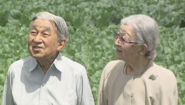 手をつなぎながらキャベツ畑散策 上皇ご夫妻 大日向開拓地を訪問  声をかけた農家「来てくれてうれしい」（NBS長野放送ニュース）｜ｄメニューニュース（NTTドコモ）