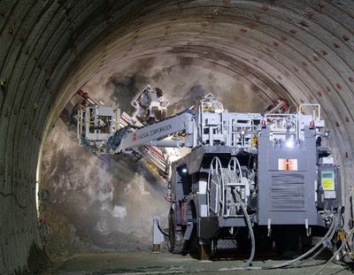 鹿島などが世界初…ロックボルト工を自動化、山岳トンネル工事向け機器