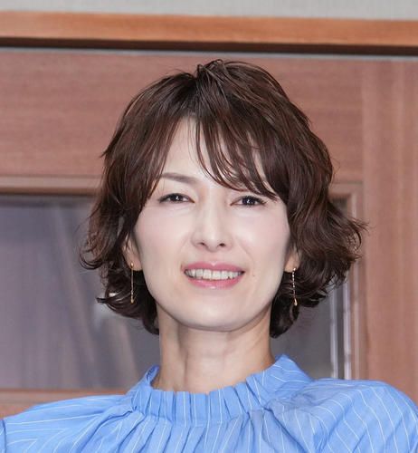 吉瀬美智子、生田絵梨花との打ち上げオフショット公開「美しい姉妹」「二人ともかわいすぎる」