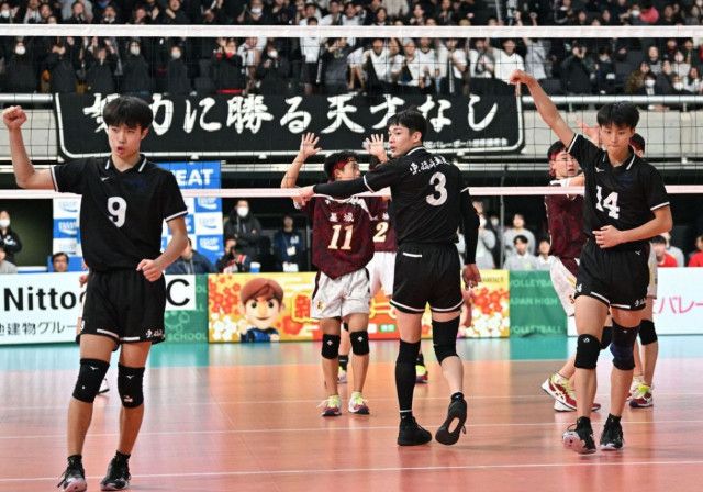 男女4強が出そろう 4大会ぶりV目指す東福岡と〝ミラクル東亜〟がセンターコートで激突 女子は共栄学園など 11日準決勝【春高バレー】（西スポWEB  otto!）｜ｄメニューニュース（NTTドコモ）