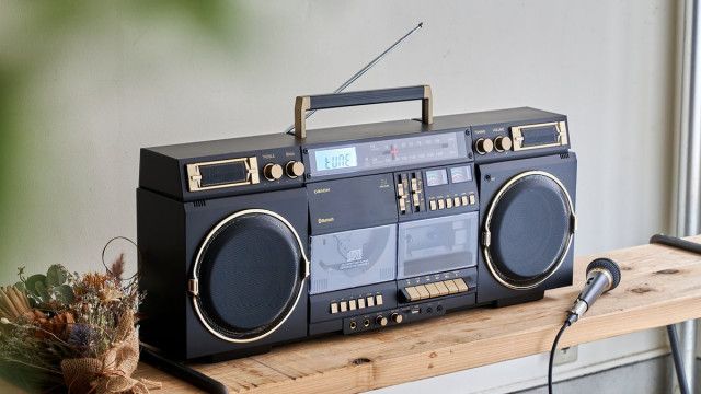 ORION、80年代スタイルCDラジカセ「SCR-B9」を一般販売。肩に