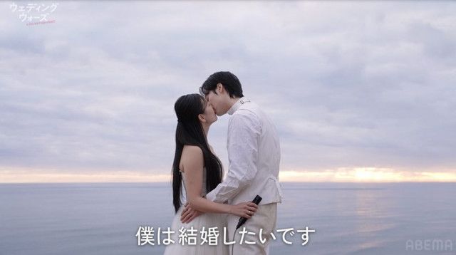 断崖絶壁で“愛の30秒キス”！しかし…キスが長すぎたカップルの顛末に