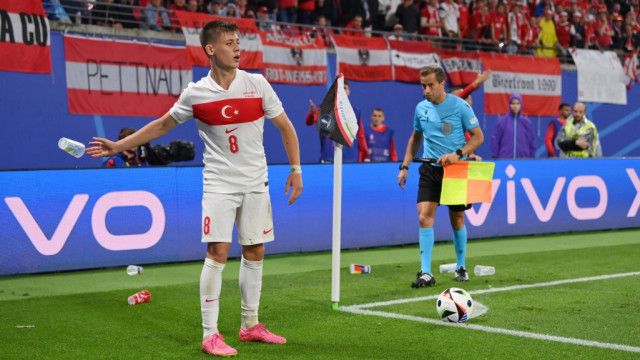 トルコ、EURO準々決勝進出！カップ投げに屈しなかった19歳ギュレルが、ロナウドとルーニー以来の10代記録樹立