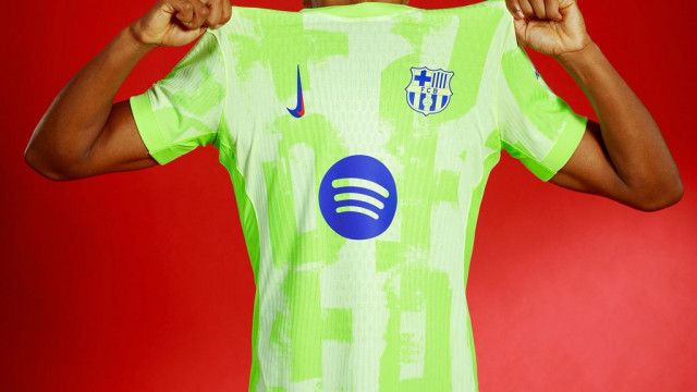 TRIBESオーダーサッカーユニフォーム Disruptive Stripe(丸首