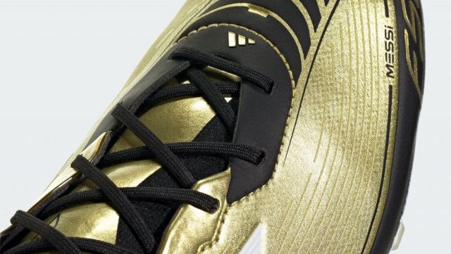 adidasの新スパイク『F50』にメッシモデルが登場！14年前を彷彿の「ゴールド×白×黒」（Qoly）｜ｄメニューニュース（NTTドコモ）