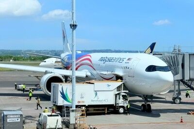 トランプ】入手困難？マレーシア航空機内約40年前のものA - メルカリ