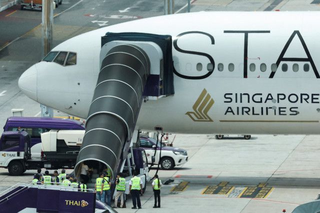 シンガポール航空、シートベルト着用規則改定　乱気流事故受け