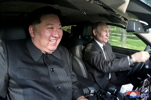 プーチン氏が金総書記に贈った高級車、韓国製部品使用
