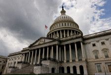 米上院、ウクライナ・イスラエル支援法案可決　24日成立の見込み