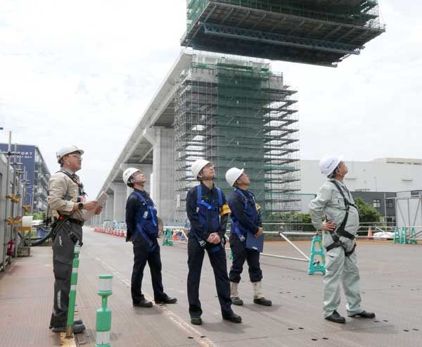 橋梁工事現場を視察　高さ30ｍの安全策確認　神奈川労働局