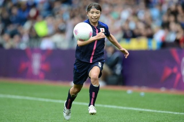 「なんて悲しい日だ」元なでしこジャパンDF鮫島彩が現役引退を決断。ファンからは温かい声「女子サッカー人気を支えた功労者」