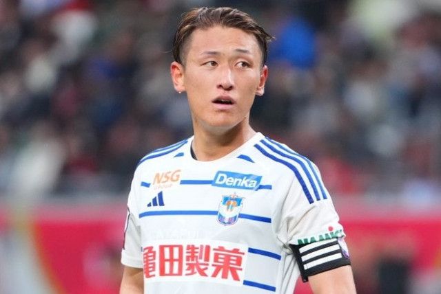 秋山優 新潟MF秋山裕紀が一発退場…乾貴士への危険なタックルでVAR介入。早い時間帯に数的不利と厳しい状況に（SOCCER DIGEST  Web）｜ｄメニューニュース（NTTドコモ）