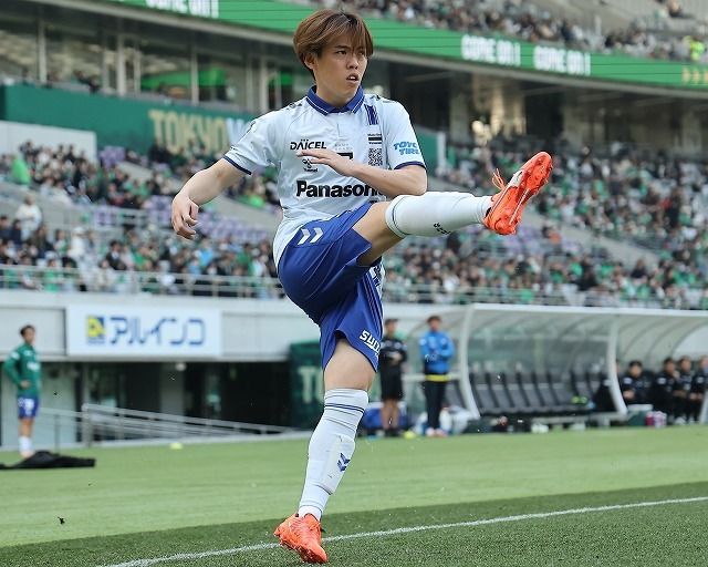 専用 満田誠 3点セット 味方とうまく入れ替わった満田 誠が長い距離を