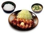 松のや、2月28日「オニオンバターソースのポークフライドステーキ定食」発売、熟成チルドポークにまぶし粉をつけて素揚げ、オニオンバターソースのとんかつ屋のステーキ定食