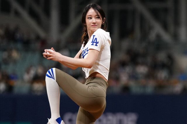 「恥ずかしいじゃないか！」大谷翔平のドジャース戦…韓国人気女優の“レギンス始球式”が母国で物議！「スポーツと何の関係があるの？」