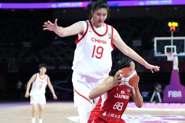 「まだ成長してる？」「超人類だ！」圧巻44得点で日本を粉砕した“220cm”中国女子バスケ17歳に世界が驚愕！「ジャンプする必要さえない」