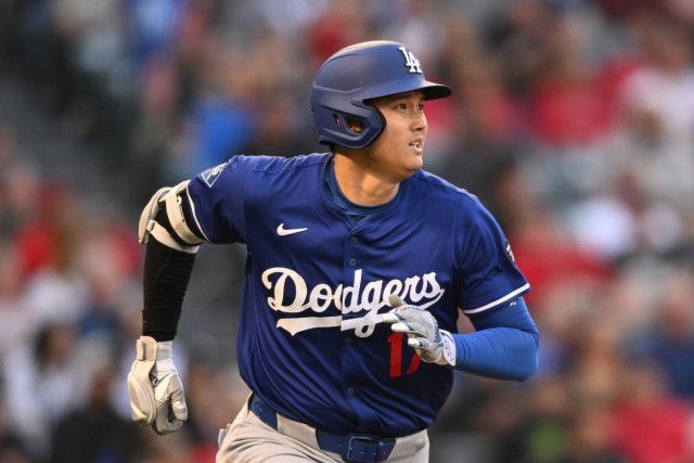 大谷翔平【限定】ボブルヘッド 二刀流史上初 3年連続 20本塁打 100奪三振