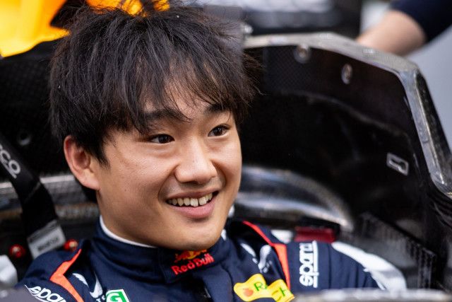 F1 日本GP 限定 角田 Red Bullチームポロ M - メルカリ