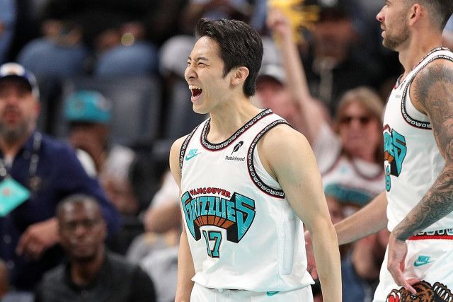 河村勇輝の“会場熱狂”背面パスがNBA2024-25シーズン「TOP50