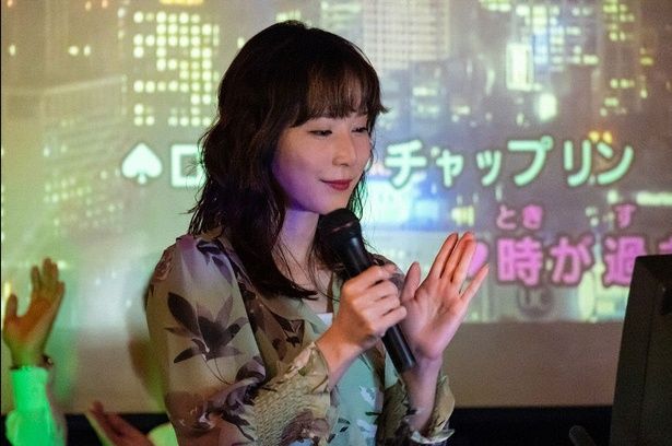 松岡茉優“みちる”、寝ている菅野美穂“ゆりあ”のほっぺにキス「ゆりあが