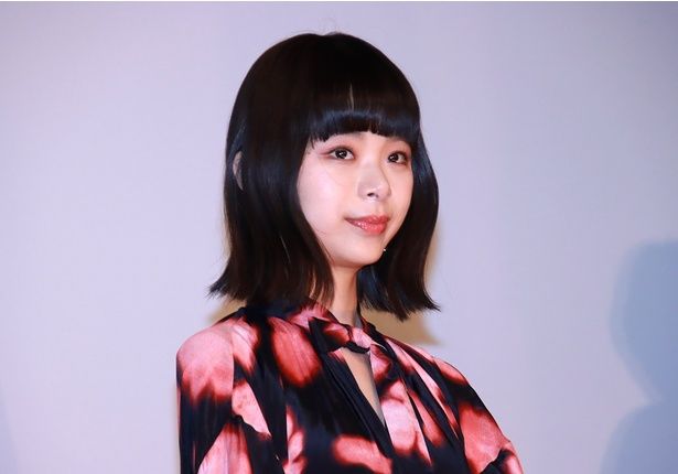 趣里 、神野三鈴に抱きしめられ満面の笑み「ラブラブですね」「仲良いのホッコリします」の声＜ブラックペアン＞（WEBザテレビジョン）｜ｄメニューニュース（NTTドコモ）