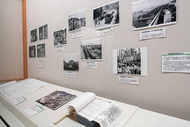 職員が｢こだわり｣展示 　県立公文書館で企画展〈横浜市旭区〉