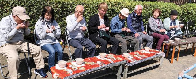 瀬谷区きさらぎクラブ 野点会で文化に触れ 30人がお茶を堪能〈横浜市旭区〉