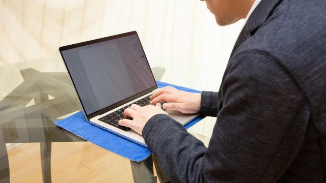 パスワードを盗み取る｢ショルダーハック｣の脅威 カフェや電車内でも｢壁に耳あり障子に目あり｣