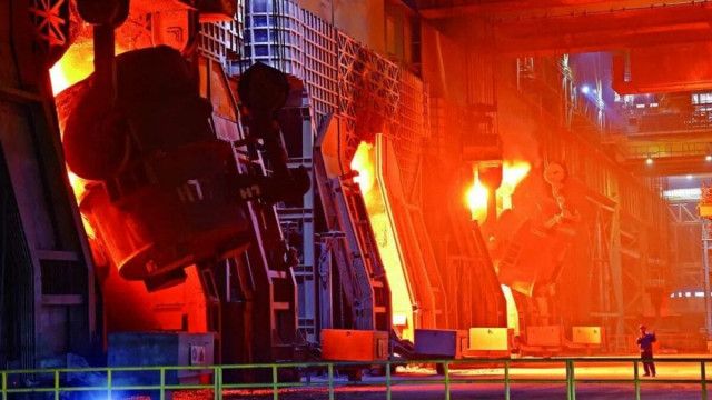 中国の鉄鋼業界が｢供給過剰｣に苦しむ背景事情 不動産不況で需要縮小も､粗鋼生産は逆に増加