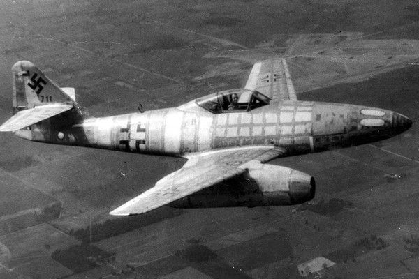 「ジェット軍用機」WW2には早すぎた？ 各国どんな状況だったのか 世界初飛行は零戦と同世代