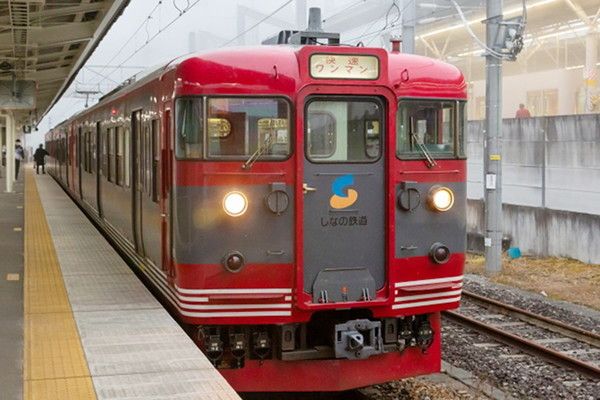 日本初の請願駅」生まれ変わった！建て替え工事が完了 木造で「郵便局