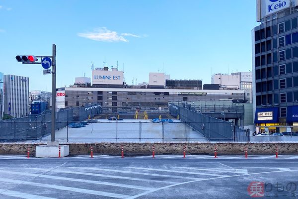 新宿駅の風景から“何かが消えた”… 100年に一度？「西口から東口が見える」空前絶後の光景  再開発の全貌（乗りものニュース）｜ｄメニューニュース（NTTドコモ）