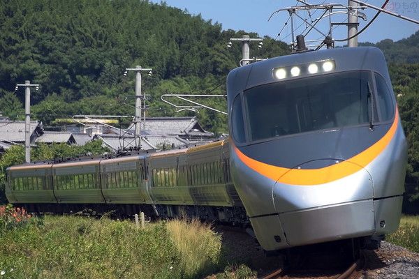 列車で靴を脱いで乗る 安い 明治