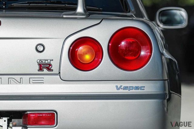 えっ走行距離2万キロ台!? それも完全ノーマル車！ 25年前の日産「R34スカイラインGT-R」Vスペックを海外で発見  気になるお値段とは（VAGUE）｜ｄメニューニュース（NTTドコモ）