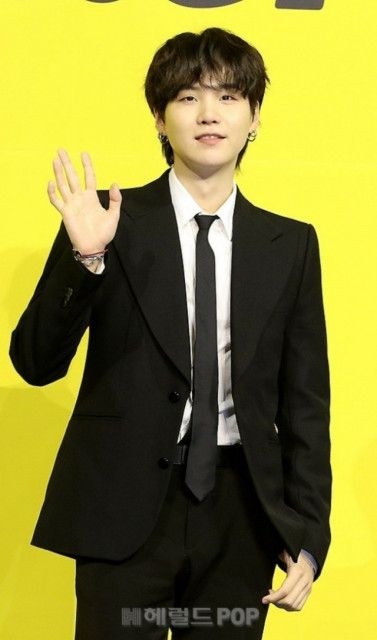 BTS（防弾少年団）」SUGA、グループで3人目の入隊にJINとJ-HOPEも応援