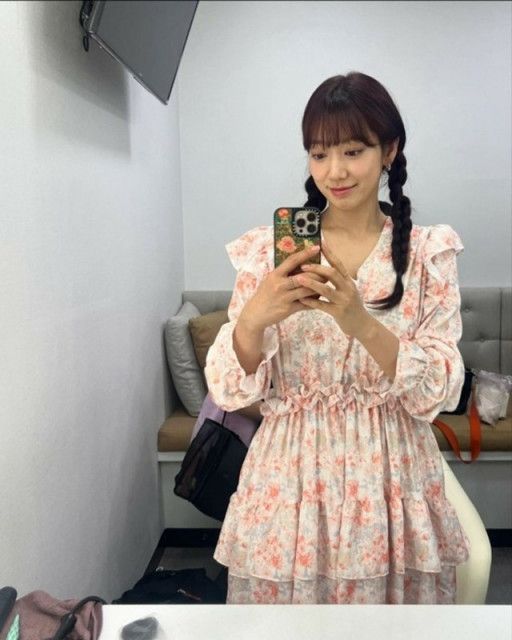 一児の母”女優パク・シネ、結んだおさげ髪がこんなによく似合う